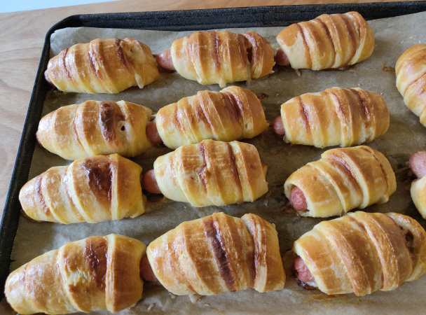 Kysnuté rožky s nivou a párkami (fotorecept) - obrázok 5