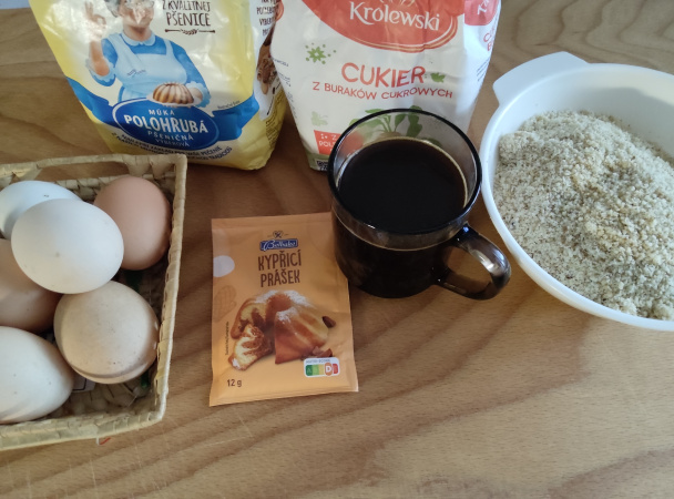 Orechovo-kávový rez s karamelovou plnkou (fotorecept) - obrázok 1