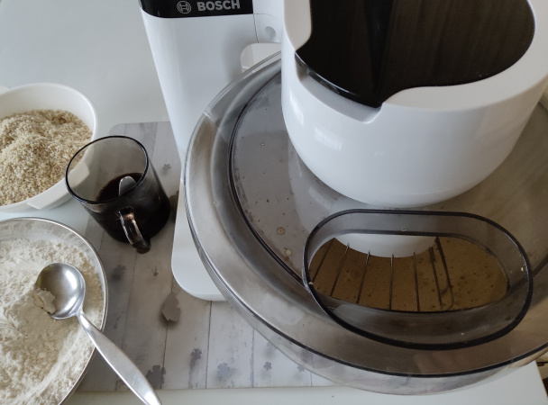 Orechovo-kávový rez s karamelovou plnkou (fotorecept) - obrázok 2