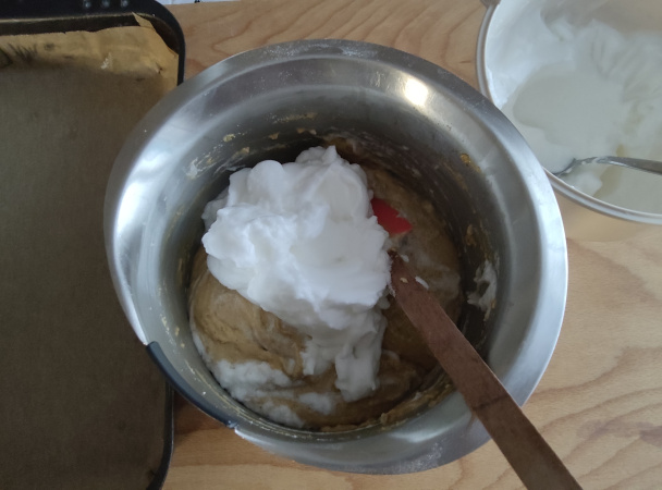 Orechovo-kávový rez s karamelovou plnkou (fotorecept) - obrázok 3