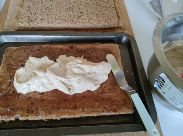 Orechovo-kávový rez s karamelovou plnkou (fotorecept) - obrázok 5