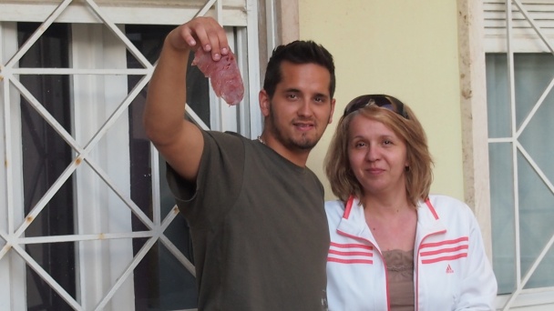 Tuniak so šalátom a bazalkovým dressingom - obrázok 2