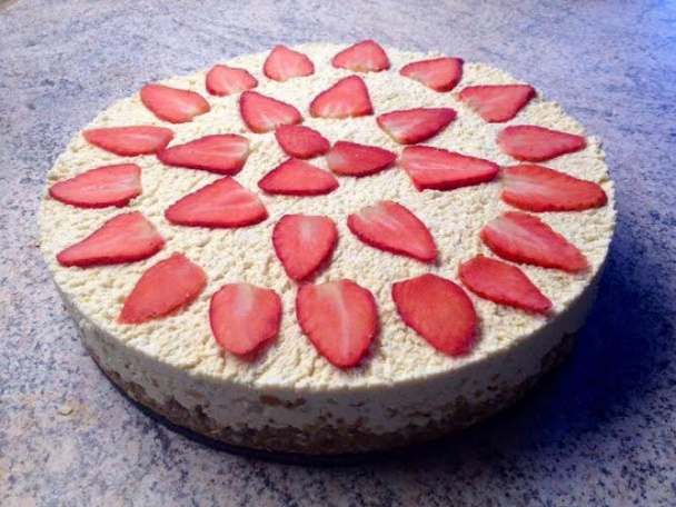 Vegan kokosový cheesecake s jahodami - obrázok 3