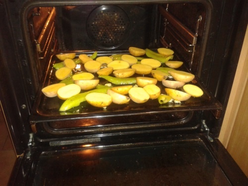 Steak s pálivou omáčkou, pečenou paprikou a zemiakmi (fotorecept) - obrázok 2