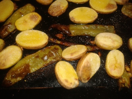 Steak s pálivou omáčkou, pečenou paprikou a zemiakmi (fotorecept) - obrázok 5