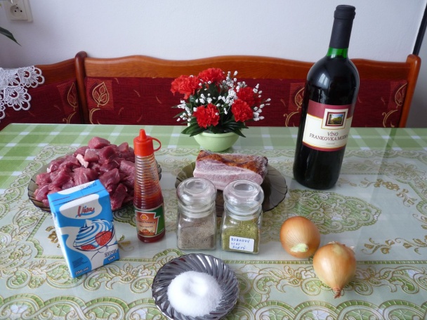 Hovädzie na slaninke s vínom - obrázok 1