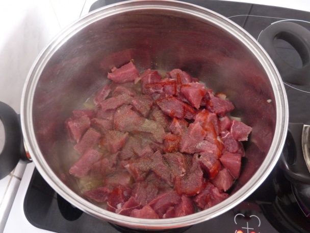 Hovädzie na slaninke s vínom - obrázok 3