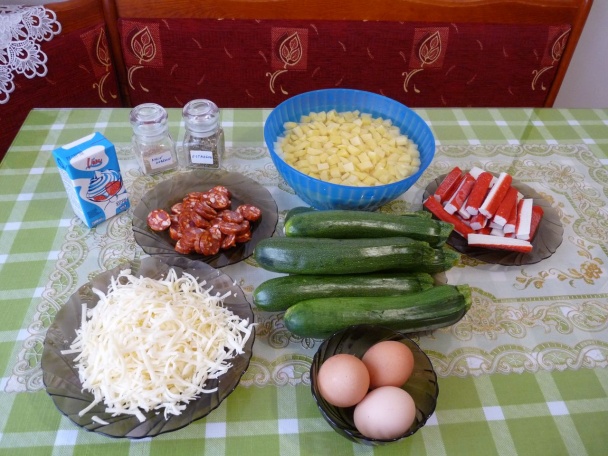 Zapekané zemiaky s cuketou a krabími tyčinkami (fotorecept) - obrázok 1