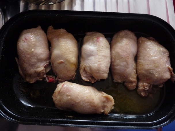 Plnené kuracie stehná s krabími tyčinkami - obrázok 4