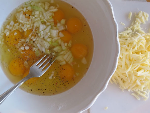 Vaječná raňajková bábovka s paprikou a so syrom (fotorecept) - obrázok 2