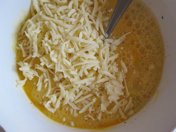 Vaječná raňajková bábovka s paprikou a so syrom (fotorecept) - obrázok 3