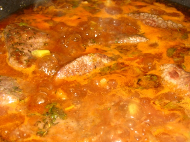 Hovädzie v červenej omáčke (fotorecept) - obrázok 2