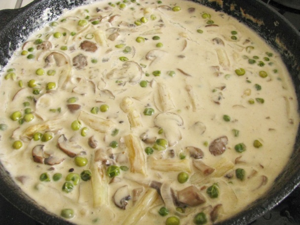 Bavorské žemľové knedle s rýchlou smotanovou omáčkou - obrázok 6