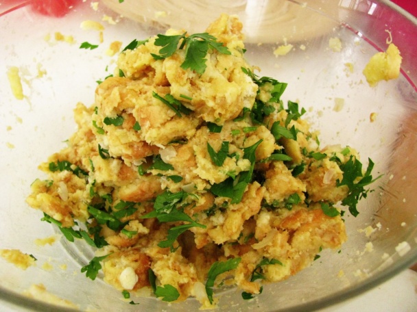 Bavorské žemľové knedle s rýchlou smotanovou omáčkou - obrázok 2