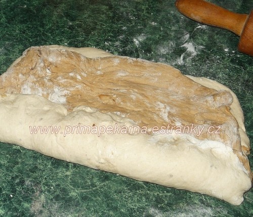 Dvoubarevný kváskový chlebík (fotorecept) - obrázok 4