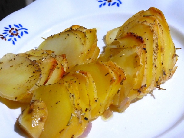 Křupavý bramborový koláč s cibulí a rozmarýnem (fotorecept) - obrázok 4