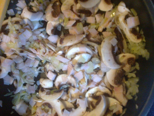 Cestoviny so šampiňónovou omáčkou - obrázok 1