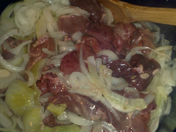 Restovaná kuracia pečeň s opekanou knedľou (fotorecept) - obrázok 3