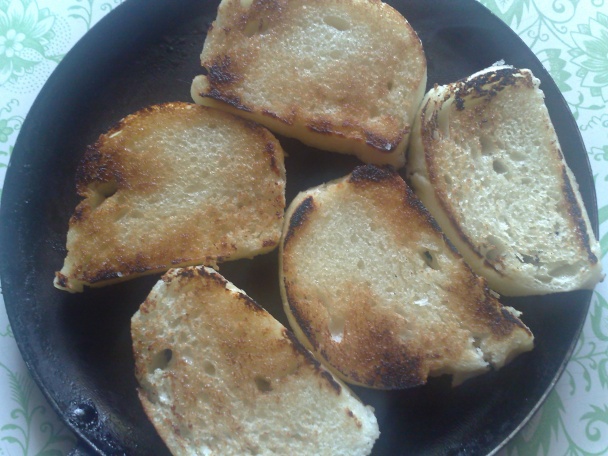 Restovaná kuracia pečeň s opekanou knedľou (fotorecept) - obrázok 4