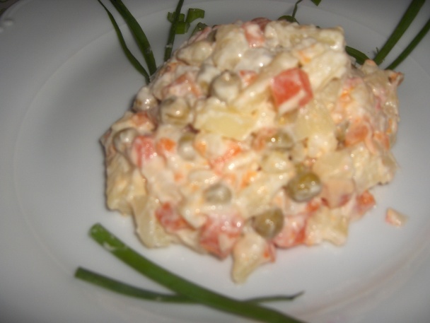 Šalát zdobený uhorkou a mrkvou (fotorecept) - obrázok 1