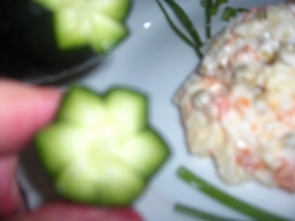 Šalát zdobený uhorkou a mrkvou (fotorecept) - obrázok 2