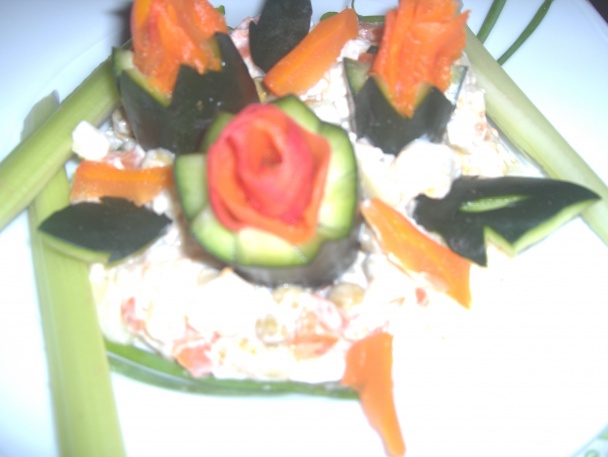 Šalát zdobený uhorkou a mrkvou (fotorecept) - obrázok 3