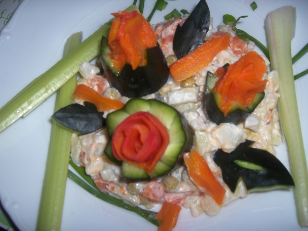 Šalát zdobený uhorkou a mrkvou (fotorecept) - obrázok 5