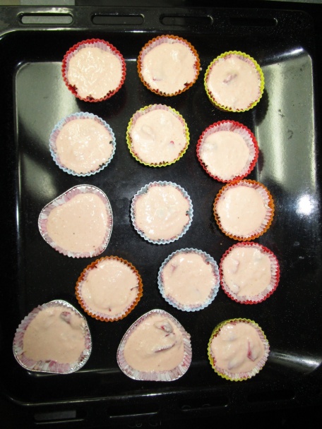 Šťavnaté malinové mini yogurt-cakes - obrázok 2