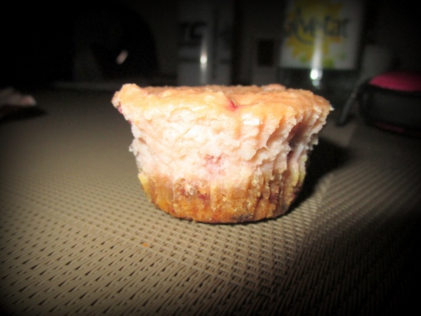 Šťavnaté malinové mini yogurt-cakes - obrázok 3