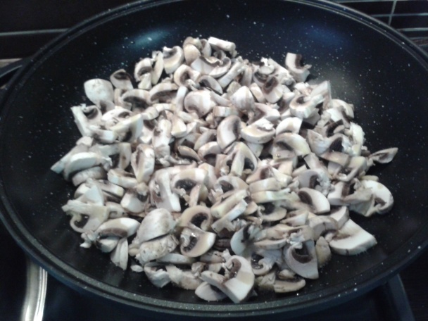 Bravčové karé s lahodnými zemiakmi a omáčkou zo šampiňónov (fotorecept) - obrázok 5