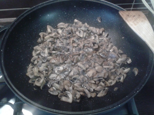 Bravčové karé s lahodnými zemiakmi a omáčkou zo šampiňónov (fotorecept) - obrázok 6