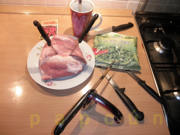 Bravčové kocky na šampiňónoch a hrášku zo šľahačkou bez cibule a cesnaku (fotorecept) - obrázok 1