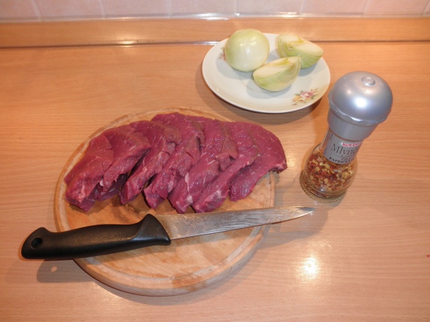 Hovädzina v hubovej omáčke a dvojmäsový perkelt slaninový (fotorecept) - obrázok 1