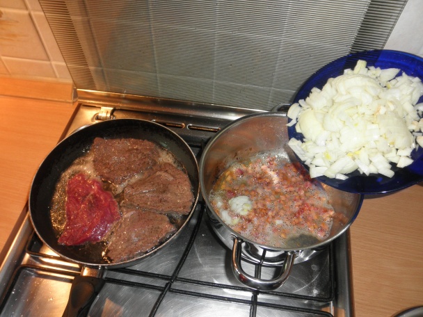 Hovädzina v hubovej omáčke a dvojmäsový perkelt slaninový (fotorecept) - obrázok 5