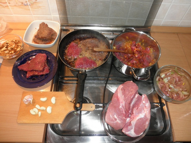 Hovädzina v hubovej omáčke a dvojmäsový perkelt slaninový (fotorecept) - obrázok 6