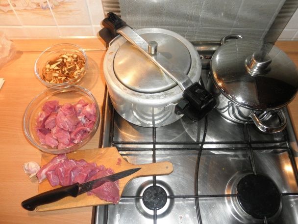 Hovädzina v hubovej omáčke a dvojmäsový perkelt slaninový (fotorecept) - obrázok 8