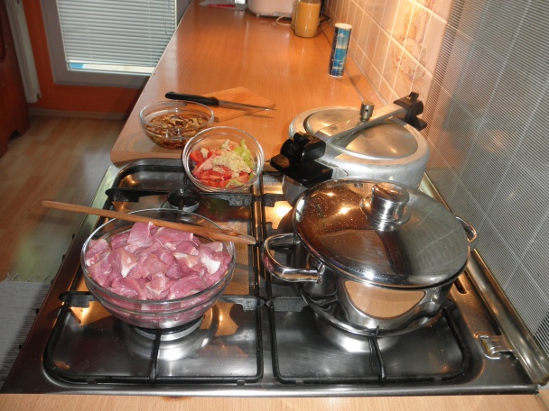 Hovädzina v hubovej omáčke a dvojmäsový perkelt slaninový (fotorecept) - obrázok 9