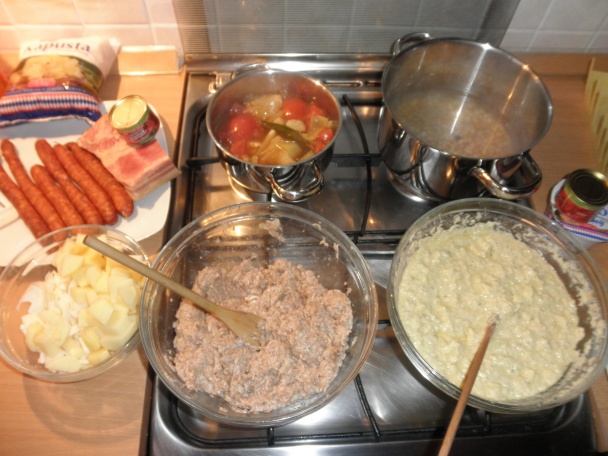 Orgol Chorchoj pod perinou,Fazuľová polievka s kapustou a Mäsové guľky Mimochodom v hubovej omáčke. - obrázok 4