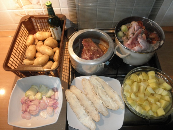 1. Háj sem do piva, prasa; 2. Konsonancia kuraťa a zemiakov 3. Variabilná polievka Gallusových osí - obrázok 5