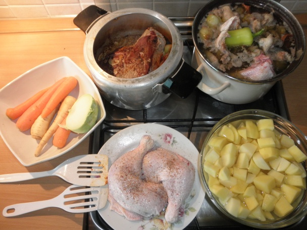 1. Háj sem do piva, prasa; 2. Konsonancia kuraťa a zemiakov 3. Variabilná polievka Gallusových osí - obrázok 7