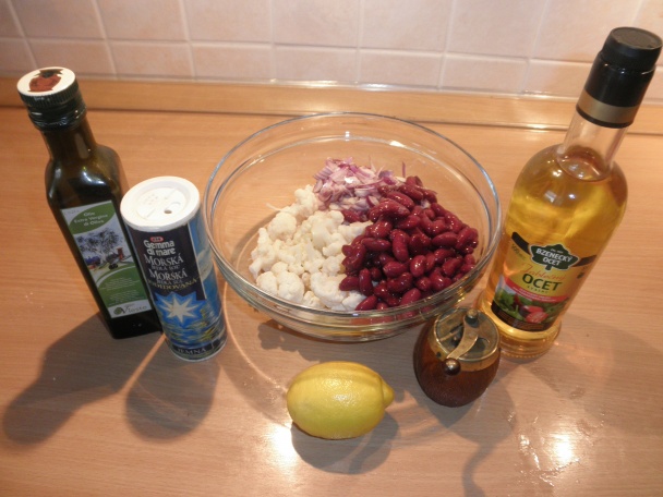 PA-VA-NA-ME v horčicovej omáčke a na miski karfiolový šalát s fazuľou ... - obrázok 9