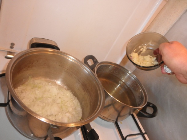 Cesnačka ako má byť a kuracie nohy na  šalotke v čiernom pive - obrázok 6