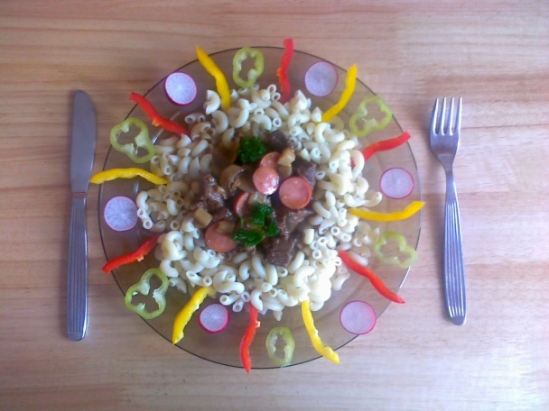 Voňavý guláš s párkami - obrázok 7