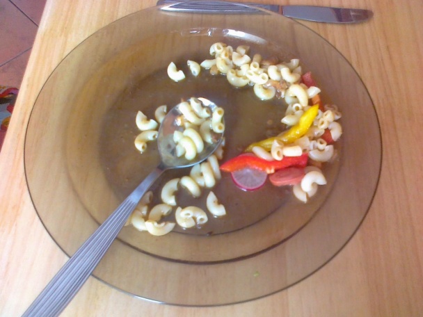 Voňavý guláš s párkami - obrázok 9