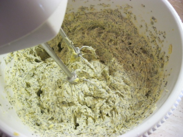 Makovo-marhuľový obrátený koláč - obrázok 2