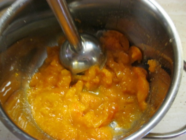 Makovo-marhuľový obrátený koláč - obrázok 7