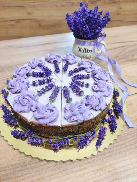 Levanduľový cheesecake s čučoriedkami - obrázok 6