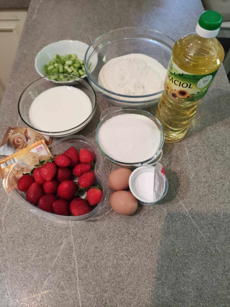 Hrnčeková bublanina s rebarborou a jahodami (fotorecept) - obrázok 1