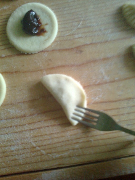 Pirohy so slivkovým lekvárom posypané škoricovou strúhankou (fotorecept) - obrázok 2
