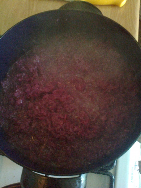 Pečené bravčové s červenou kapustou a domácou knedlou (fotorecept) - obrázok 5